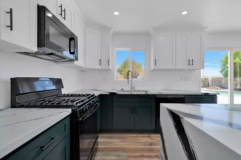 Kitchen - 41448 152nd St E, Lancaster, CA 93535 photo 3 of 4
