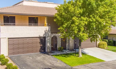 223 Hawk Ln, Palmdale, CA 93551
