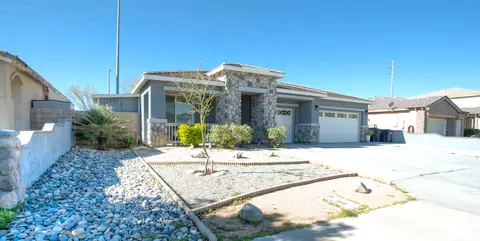5812 Spice St, Lancaster, CA 93536 photo 2