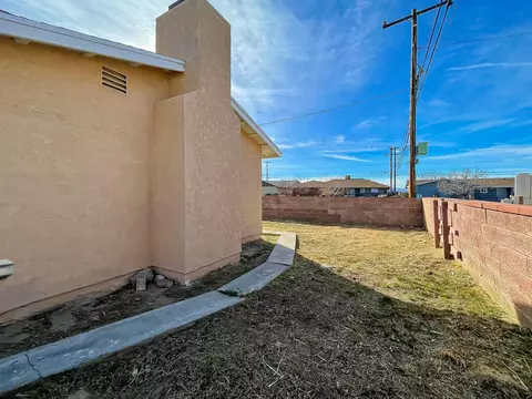 Exterior - 45405 Foxton Ave, Lancaster, CA 93535 photo 7 of 11
