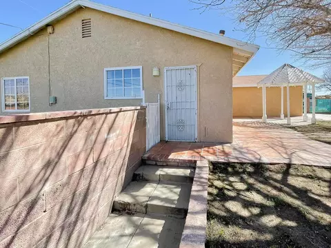 Exterior - 45405 Foxton Ave, Lancaster, CA 93535 photo 2 of 11
