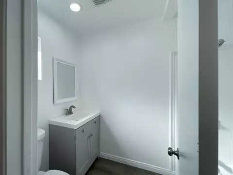 Bath - 45405 Foxton Ave, Lancaster, CA 93535 photo 1 of 2