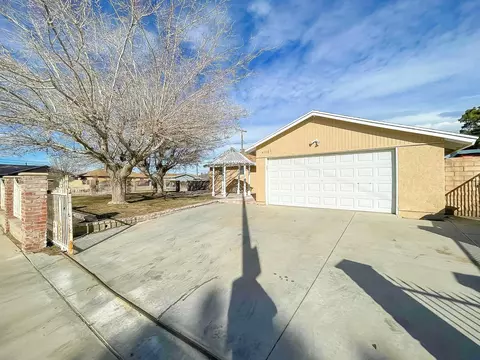 45405 Foxton Ave, Lancaster, CA 93535