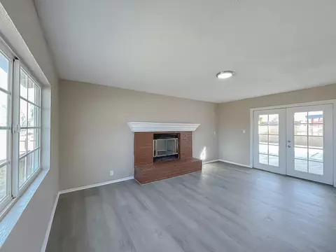 Living - 45405 Foxton Ave, Lancaster, CA 93535 photo 2 of 3