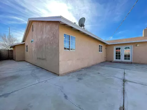 Exterior - 45405 Foxton Ave, Lancaster, CA 93535 photo 3 of 11