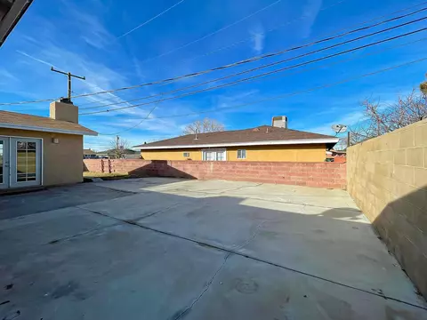 Exterior - 45405 Foxton Ave, Lancaster, CA 93535 photo 4 of 11