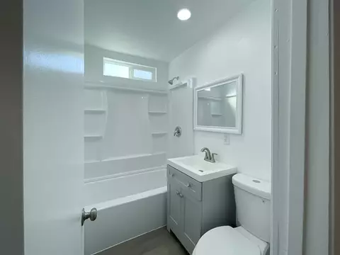 Bath - 45405 Foxton Ave, Lancaster, CA 93535 photo 2 of 2