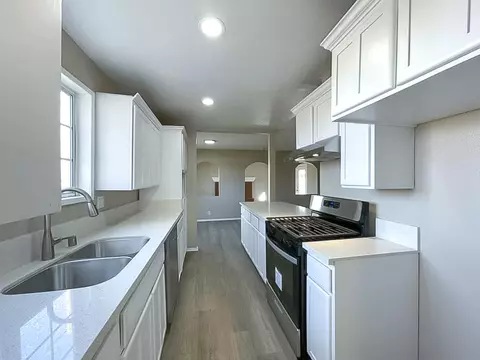 Kitchen - 45405 Foxton Ave, Lancaster, CA 93535 photo 1 of 4