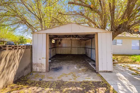 Exterior - 1155 Lingard St E, Lancaster, CA 93535 photo 6 of 7