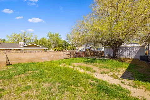 Exterior - 1155 Lingard St E, Lancaster, CA 93535 photo 3 of 7