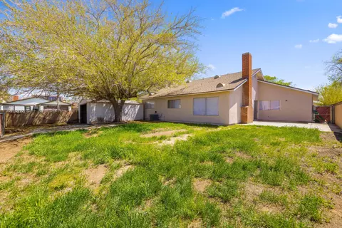 Exterior - 1155 Lingard St E, Lancaster, CA 93535 photo 4 of 7