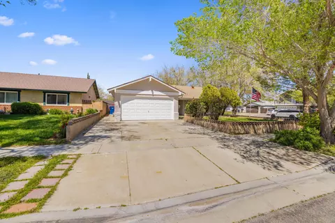 Exterior - 1155 Lingard St E, Lancaster, CA 93535 photo 2 of 7