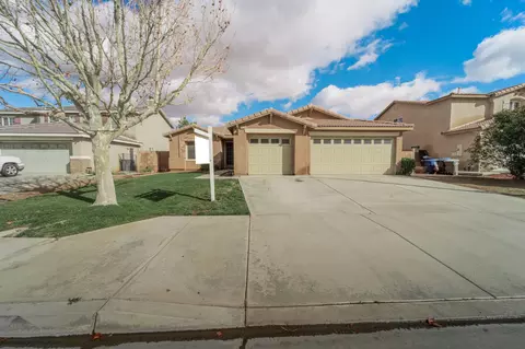 43728 Grandpark Ave, Lancaster, CA 93536