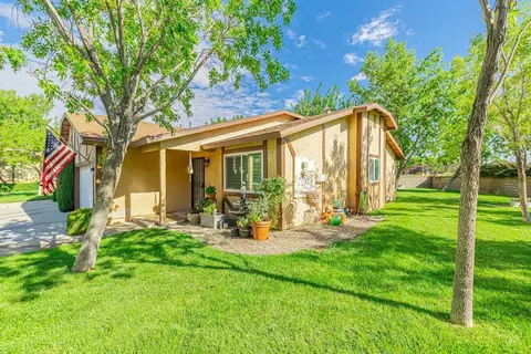 43920 Bobby Jones Dr #6, Lancaster, CA 93536