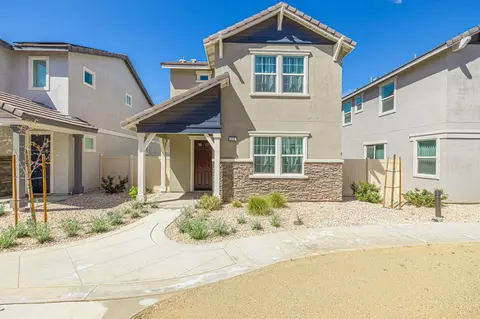 272 Galveston Ln, Palmdale, CA 93551