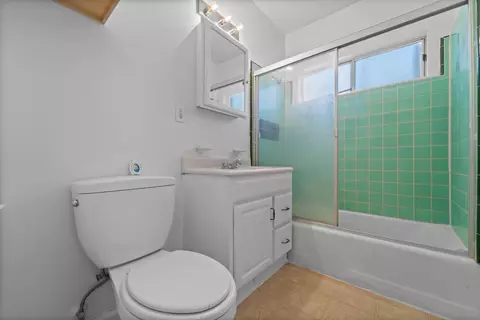 Bath - 45010 Kingtree Ave, Lancaster, CA 93534 photo 2 of 2