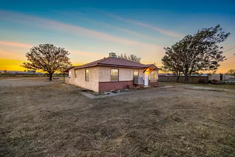 Exterior - 42257 8th St E, Lancaster, CA 93535 photo 2 of 4