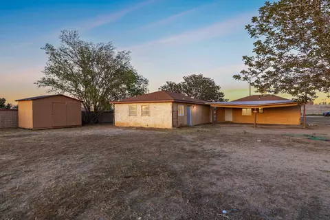 Exterior - 42257 8th St E, Lancaster, CA 93535 photo 4 of 4