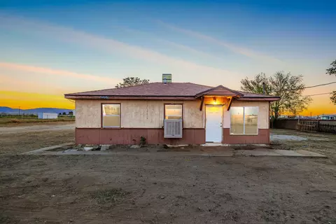 42257 8th St E, Lancaster, CA 93535