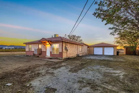 Exterior - 42257 8th St E, Lancaster, CA 93535 photo 3 of 4
