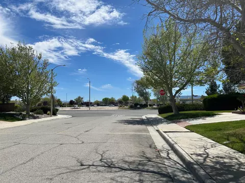 44009 Fine St, Lancaster, CA 93536 photo 3