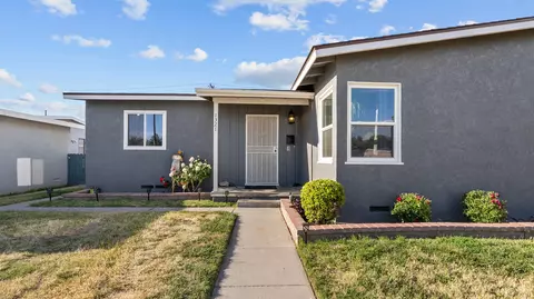 1327 Ivesbrook St W, Lancaster, CA 93534