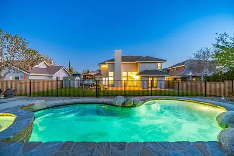 6021 Country Ln, Quartz Hill, CA 93536