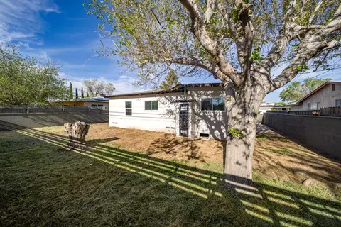 Exterior - 44335 Foxton Ave, Lancaster, CA 93535 photo 3 of 5