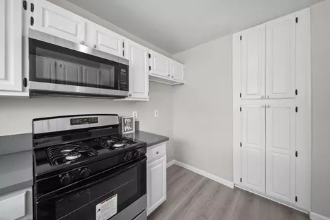 Kitchen - 43611 Park Ave, Lancaster, CA 93534 photo 6 of 7