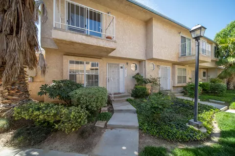 Exterior - 43611 Park Ave, Lancaster, CA 93534 photo 3 of 7