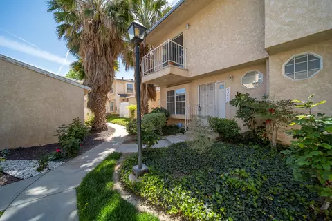 Exterior - 43611 Park Ave, Lancaster, CA 93534 photo 4 of 7