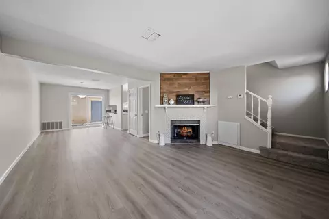 Living - 43611 Park Ave, Lancaster, CA 93534 photo 1 of 4