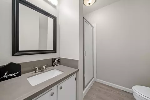 Bath - 43611 Park Ave, Lancaster, CA 93534 photo 1 of 4