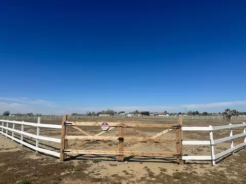 9115 E Ave Q4, Palmdale, CA 93591 photo 2