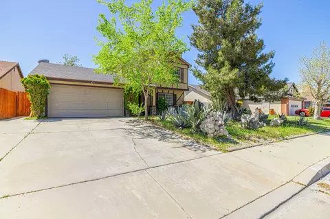 Exterior - 600 Ivyton St E, Lancaster, CA 93535 photo 2 of 10