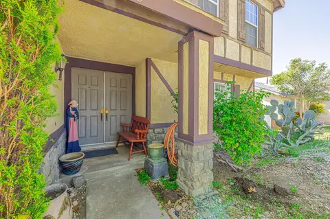 Exterior - 600 Ivyton St E, Lancaster, CA 93535 photo 6 of 10