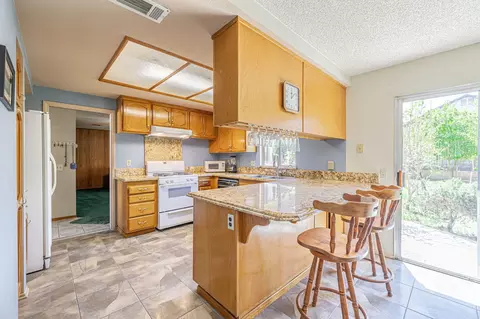 Kitchen - 600 Ivyton St E, Lancaster, CA 93535 photo 1 of 4