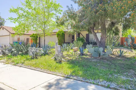 Exterior - 600 Ivyton St E, Lancaster, CA 93535 photo 5 of 10