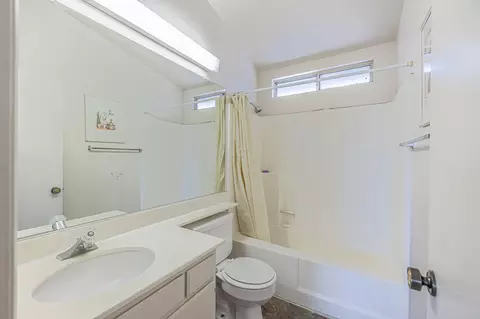 Bath - 600 Ivyton St E, Lancaster, CA 93535 photo 2 of 4
