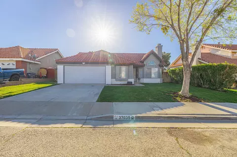 37039 Zinnia St, Palmdale, CA 93550