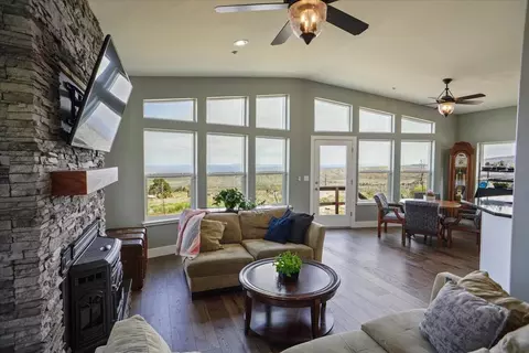 11841 Juniper Hills Rd, Juniper Hills, CA 93543