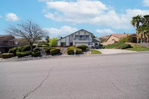 6724 Granada Dr, Palmdale, CA 93551