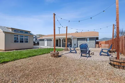 Exterior - 21560 San Lucas Dr, Tehachapi, CA 93561 photo 6 of 7