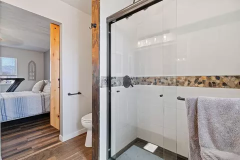 Bath - 21560 San Lucas Dr, Tehachapi, CA 93561 photo 2 of 4