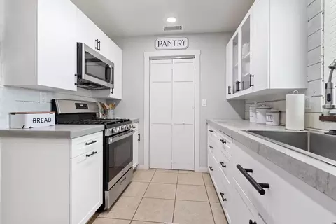 Kitchen - 21560 San Lucas Dr, Tehachapi, CA 93561 photo 2 of 5