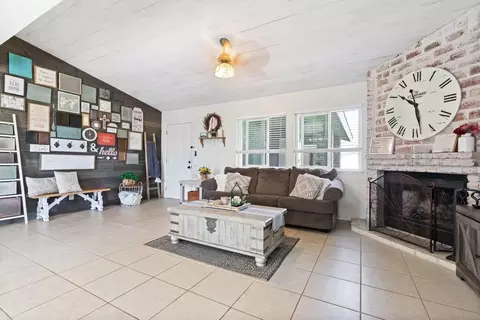 Living - 21560 San Lucas Dr, Tehachapi, CA 93561 photo 1 of 3