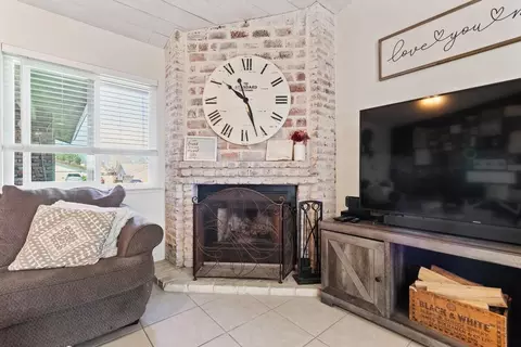 Living - 21560 San Lucas Dr, Tehachapi, CA 93561 photo 3 of 3
