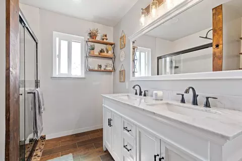 Bath - 21560 San Lucas Dr, Tehachapi, CA 93561 photo 1 of 4