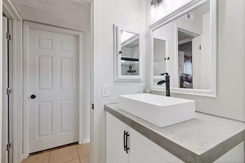Bath - 21560 San Lucas Dr, Tehachapi, CA 93561 photo 4 of 4