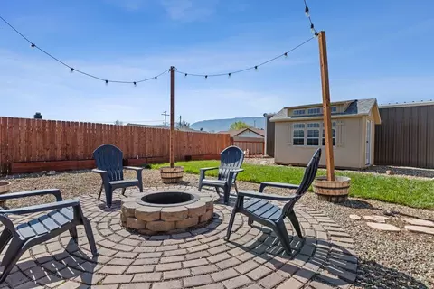 Exterior - 21560 San Lucas Dr, Tehachapi, CA 93561 photo 3 of 7